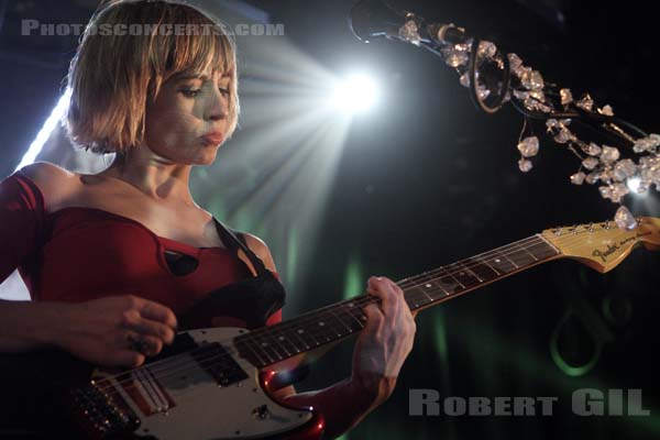 THE JOY FORMIDABLE - 2013-02-12 - PARIS - La Maroquinerie - Rhiannon Bryan